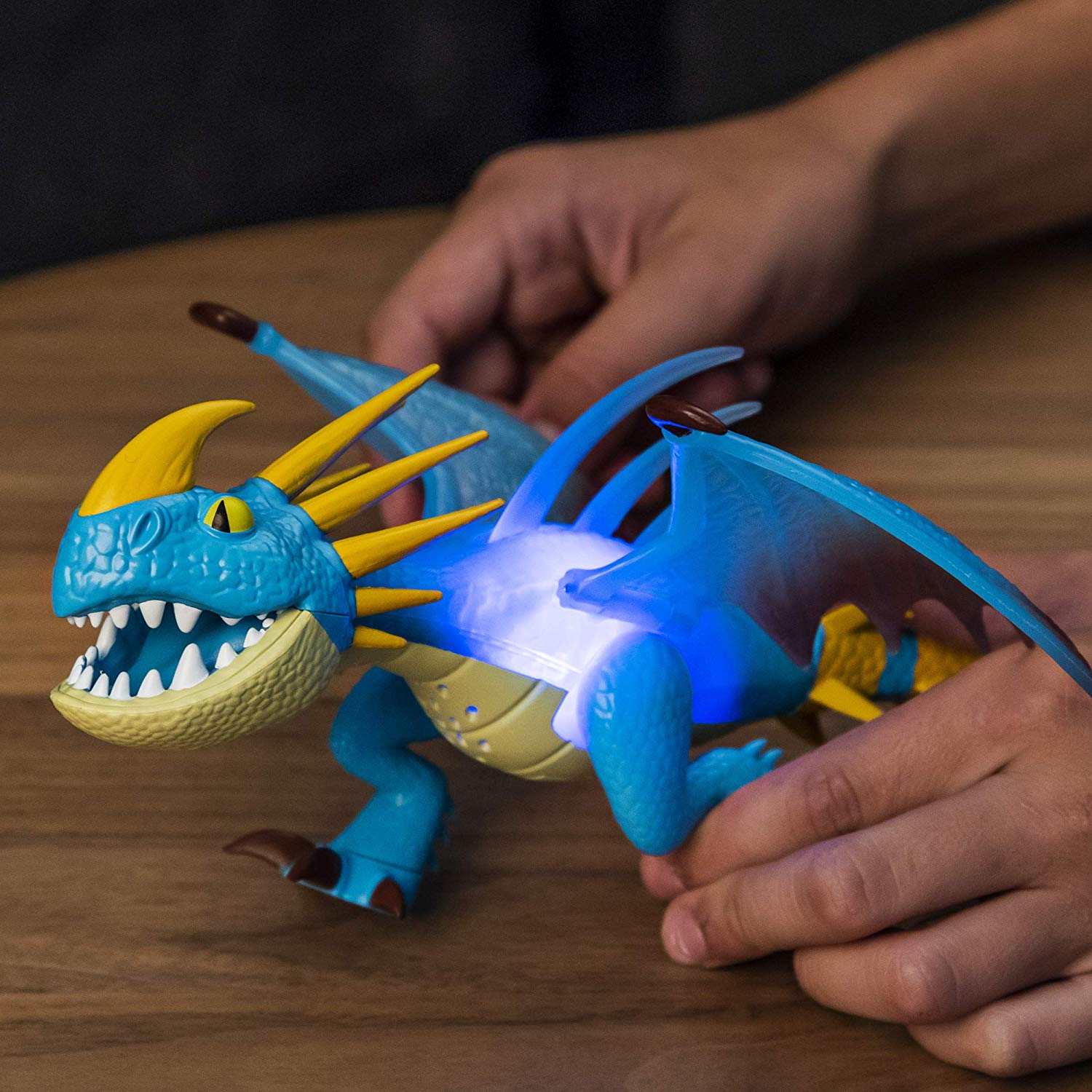 DREAMWORKS DRAGONS STORMFLY DELUXE LIGHTS/SOUND DRAGON